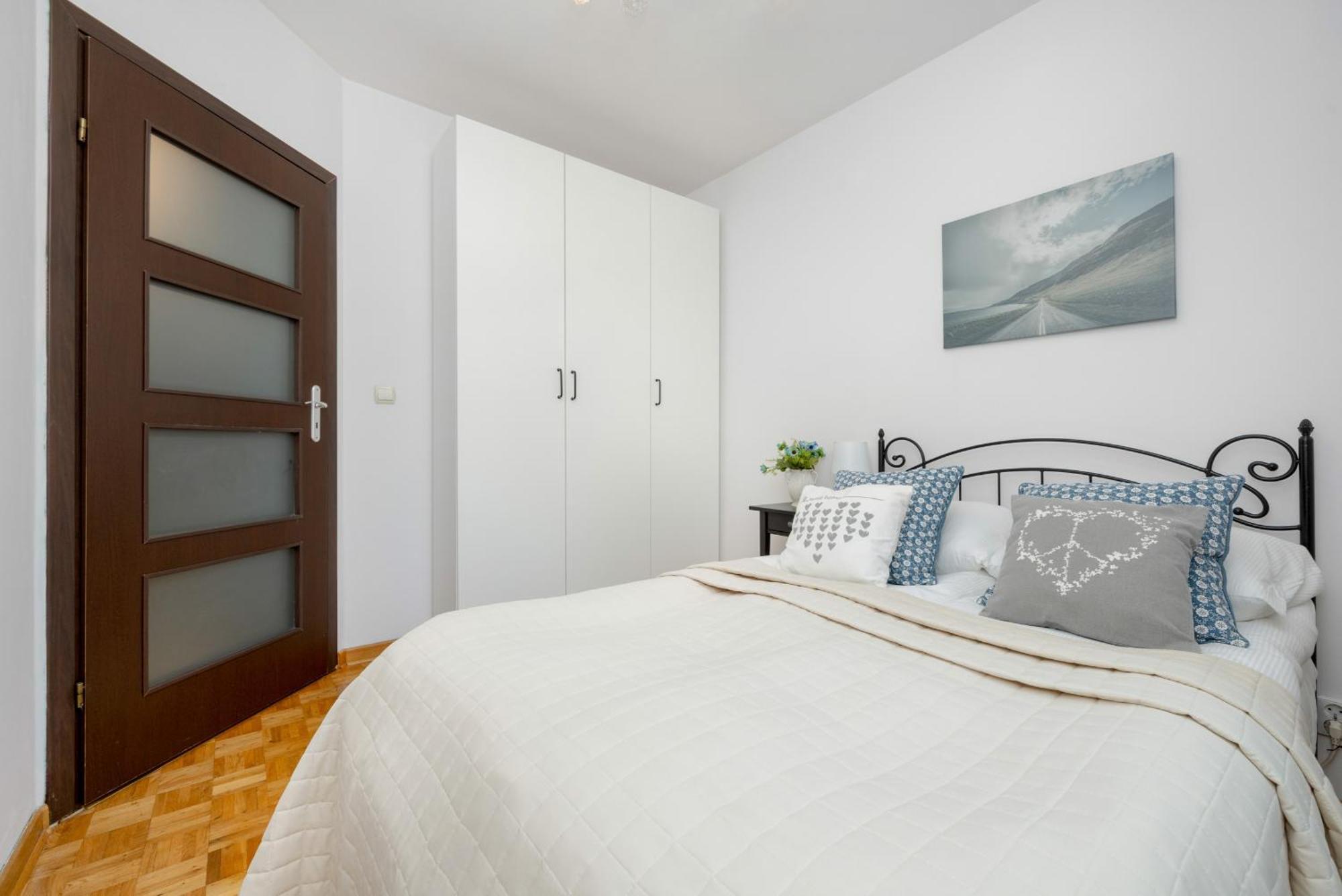 Bukowinska Apartment With Balcony And Parking And Swimming Pool By Noclegi Renters Varsavia Esterno foto