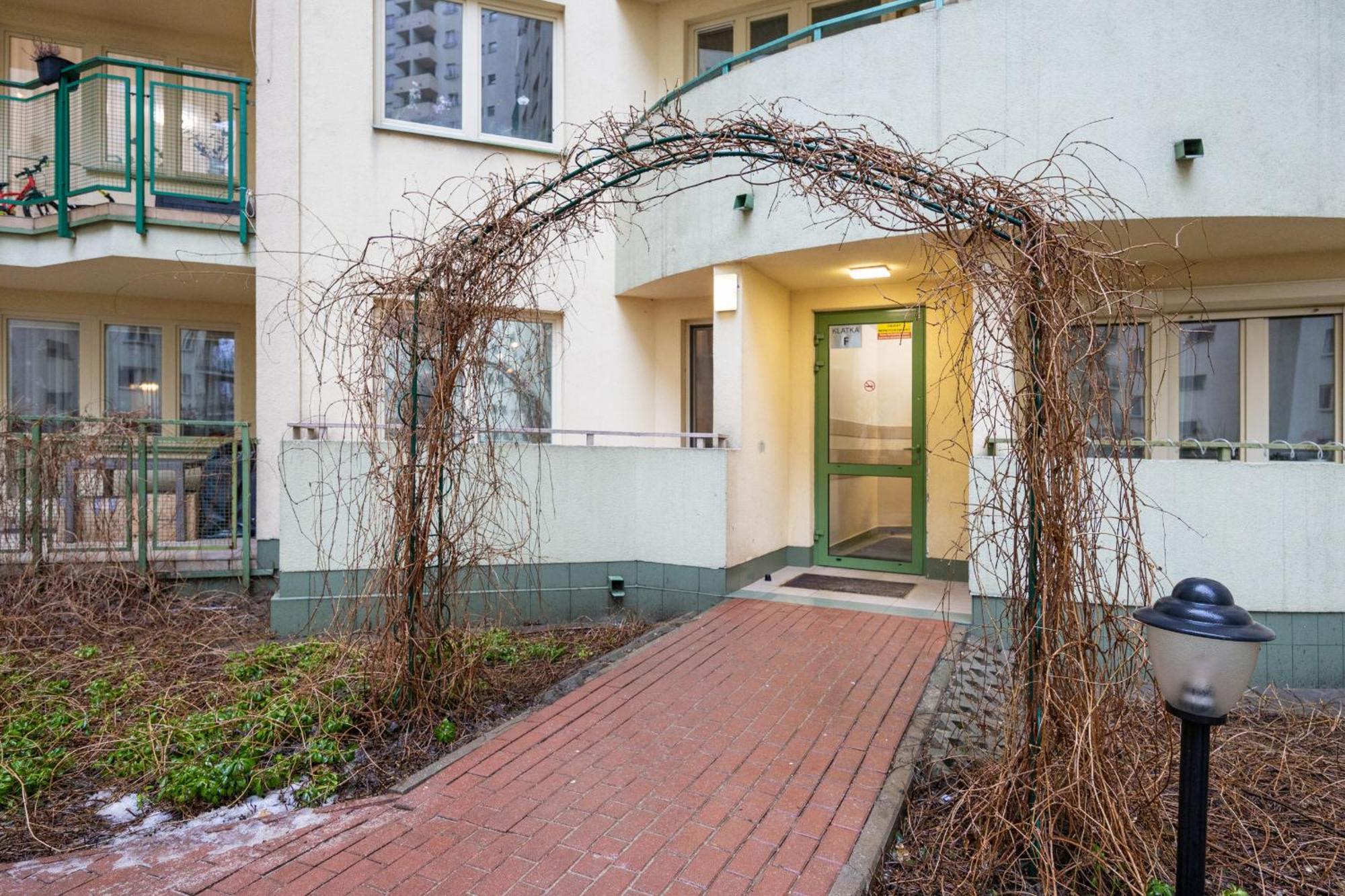 Bukowinska Apartment With Balcony And Parking And Swimming Pool By Noclegi Renters Varsavia Esterno foto